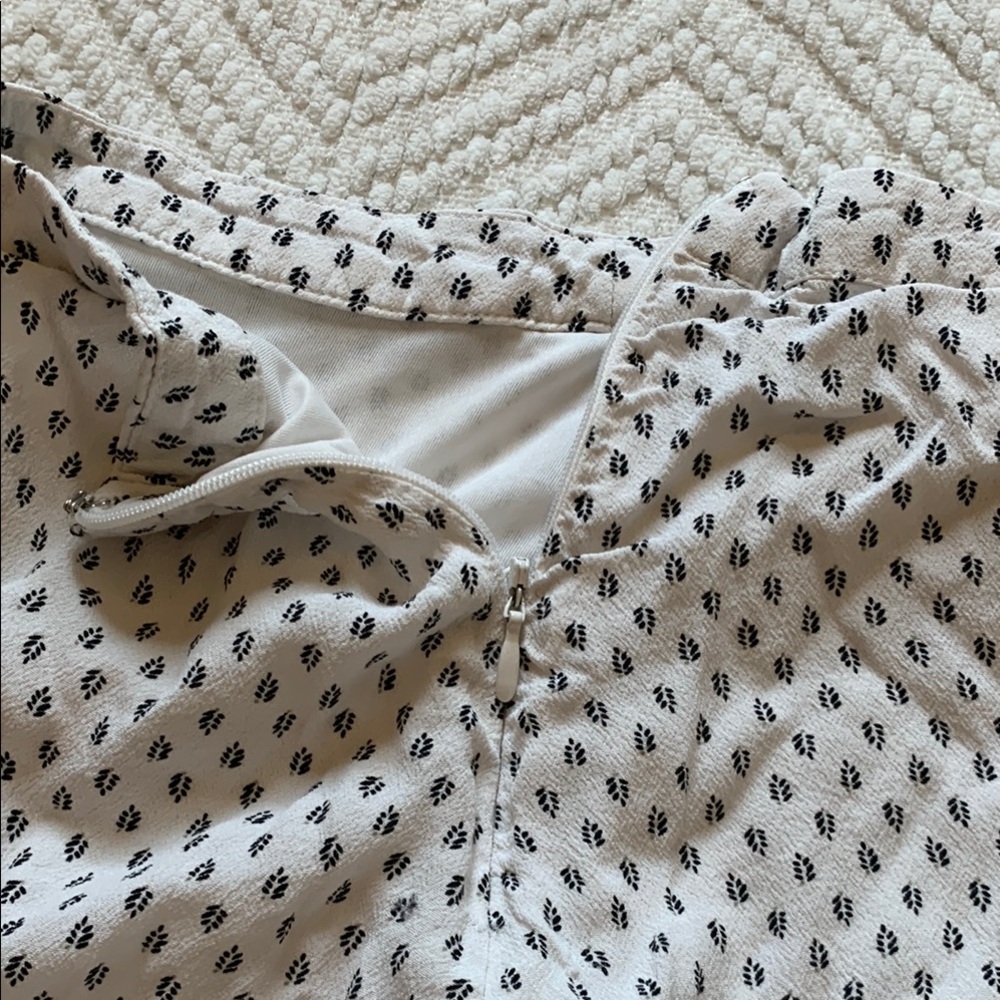π White Patterned Skirt - Picture 4 of 9